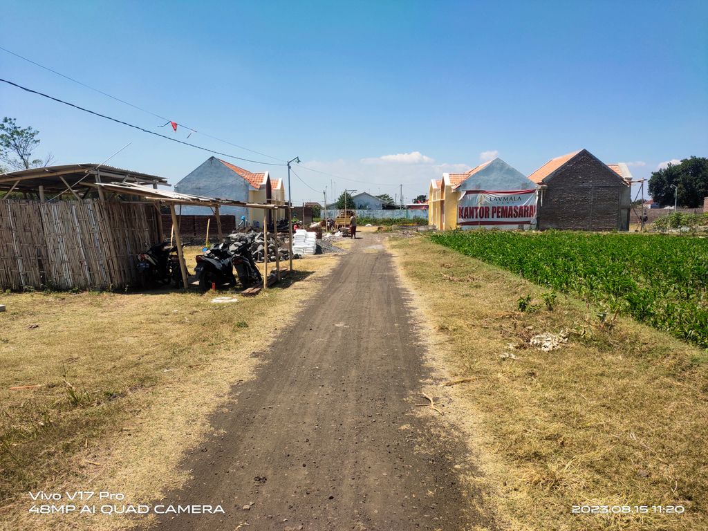 foto posisi tengah perumahan PERUM LAVMALA LAND