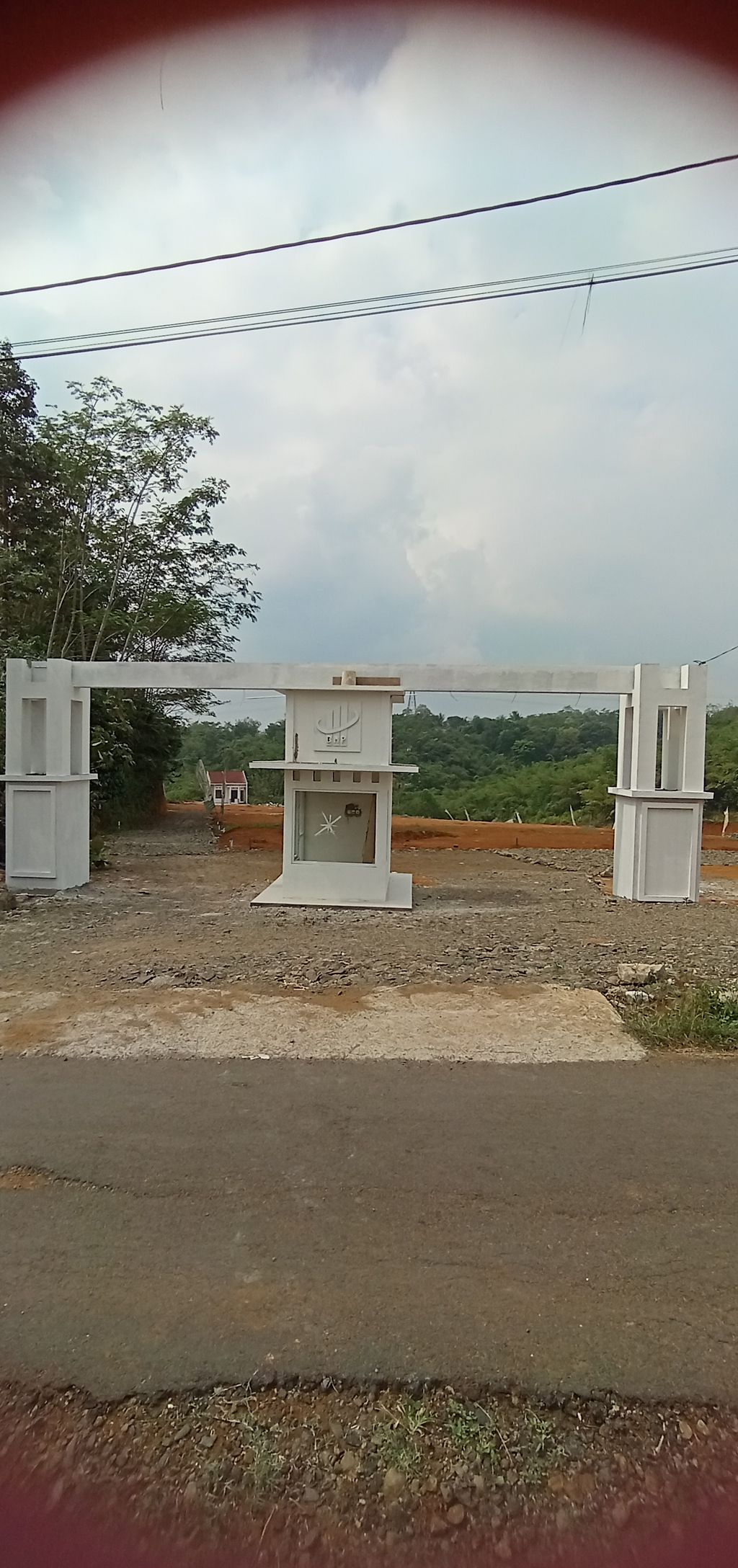foto gerbang perumahan Bukit Mas Residence