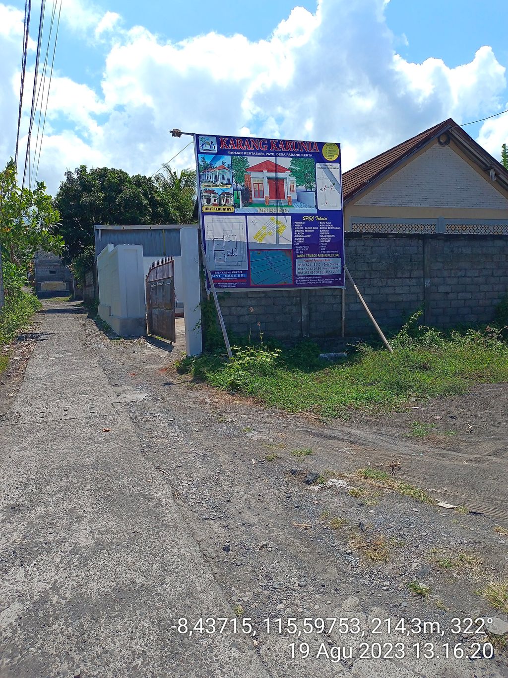 foto gerbang perumahan Karang Karunia