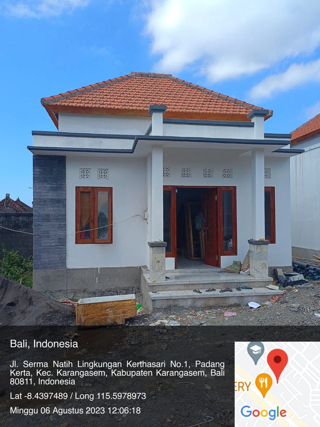 foto tampak rumah tipe T.33/70 perumahan Karang Karunia