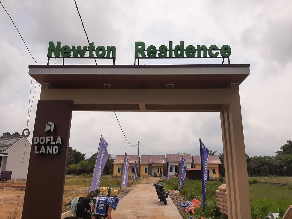 foto gerbang perumahan Newton Residence