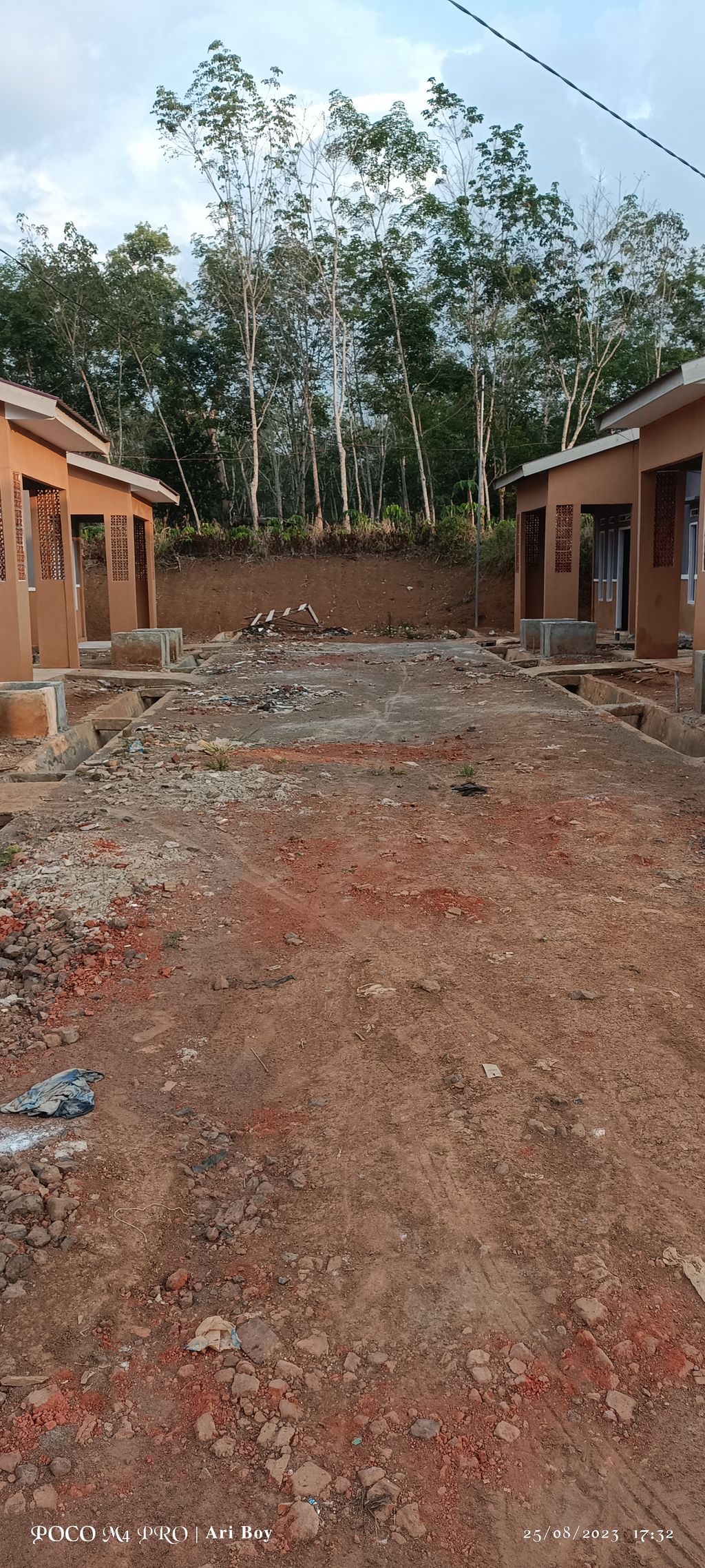 foto posisi tengah perumahan KARYA REGENCY TAHAP II