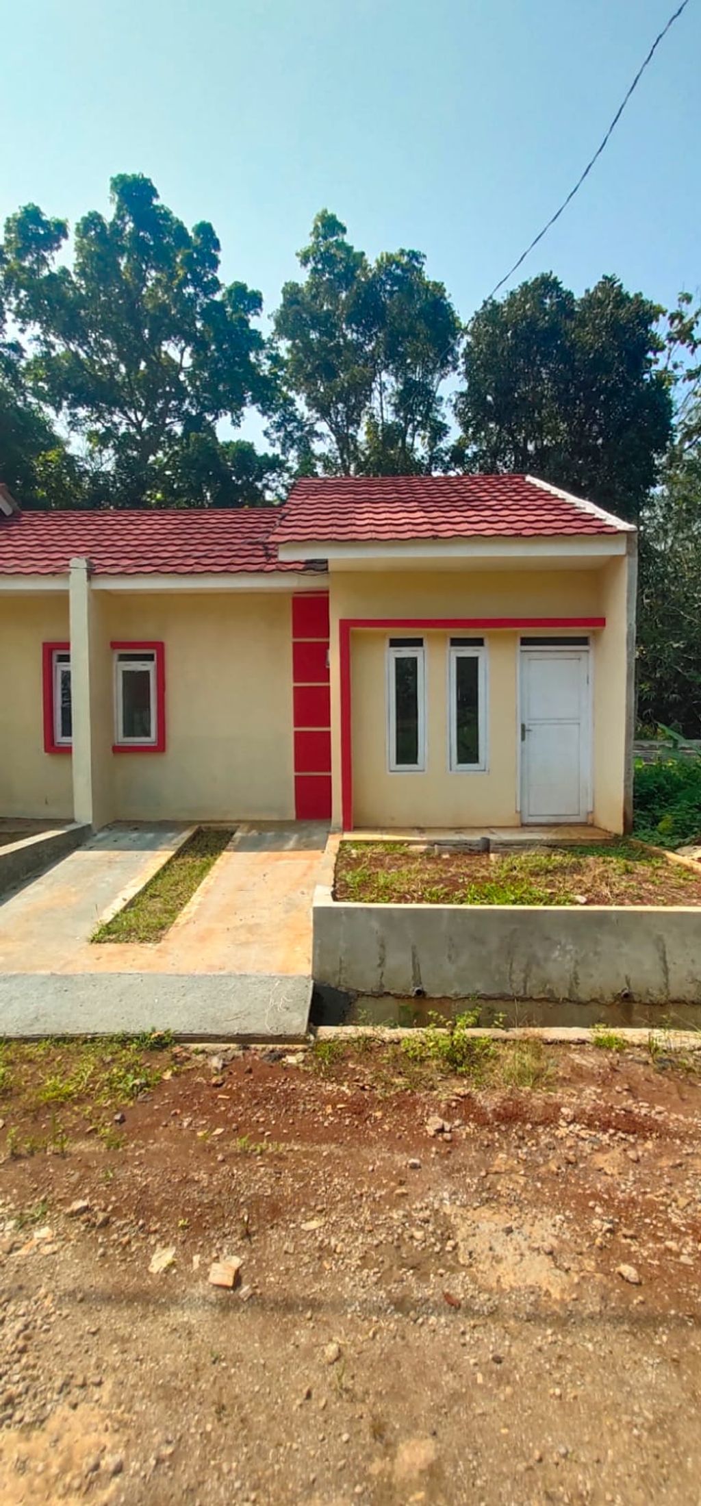 foto tampak rumah tipe 36/72 perumahan Sari Bougenville Residence