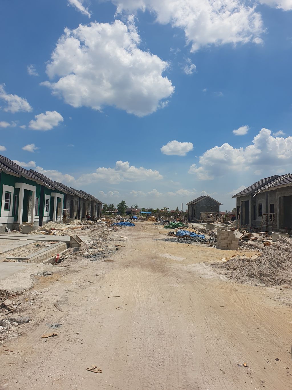 foto posisi tengah perumahan SULUNG GRIYA BORNEO