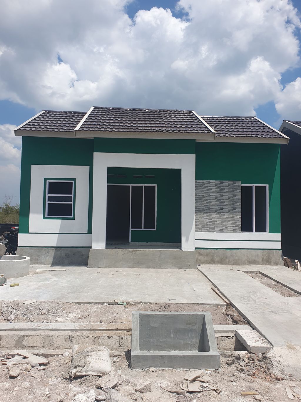 foto contoh rumah perumahan SULUNG GRIYA BORNEO