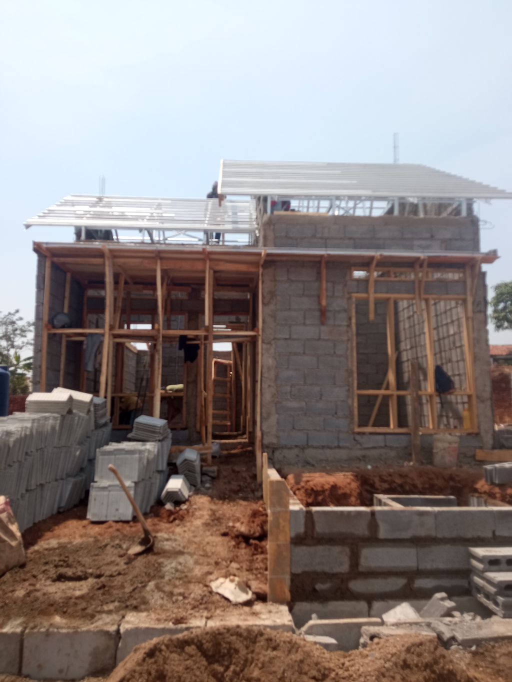 foto contoh rumah perumahan Rahong Regency