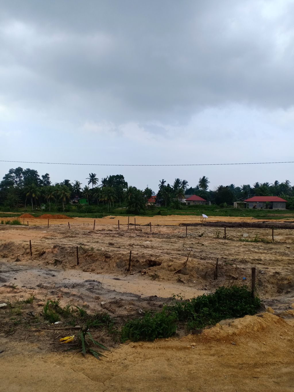 foto contoh rumah perumahan Poros City