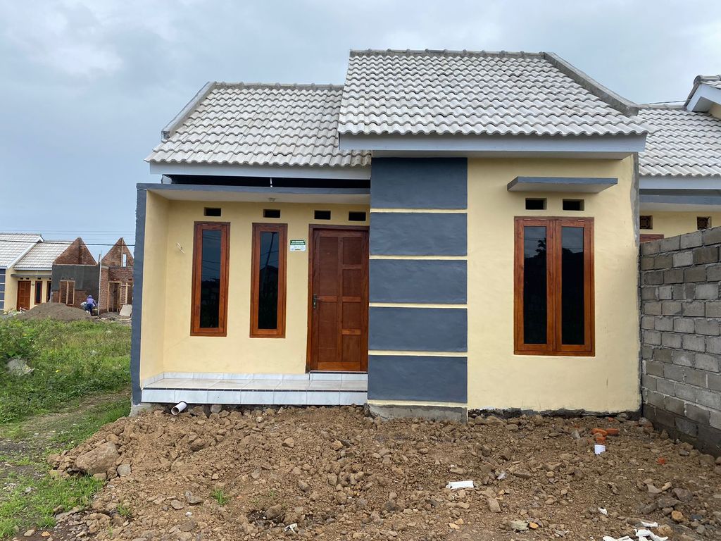 foto tampak rumah tipe 36 perumahan Adi Mas Rogojampi Regency