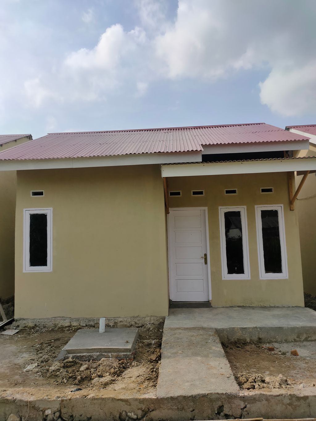 foto tampak rumah tipe RHS 36 perumahan PERUMAHAAN GREEN FARENSA 9