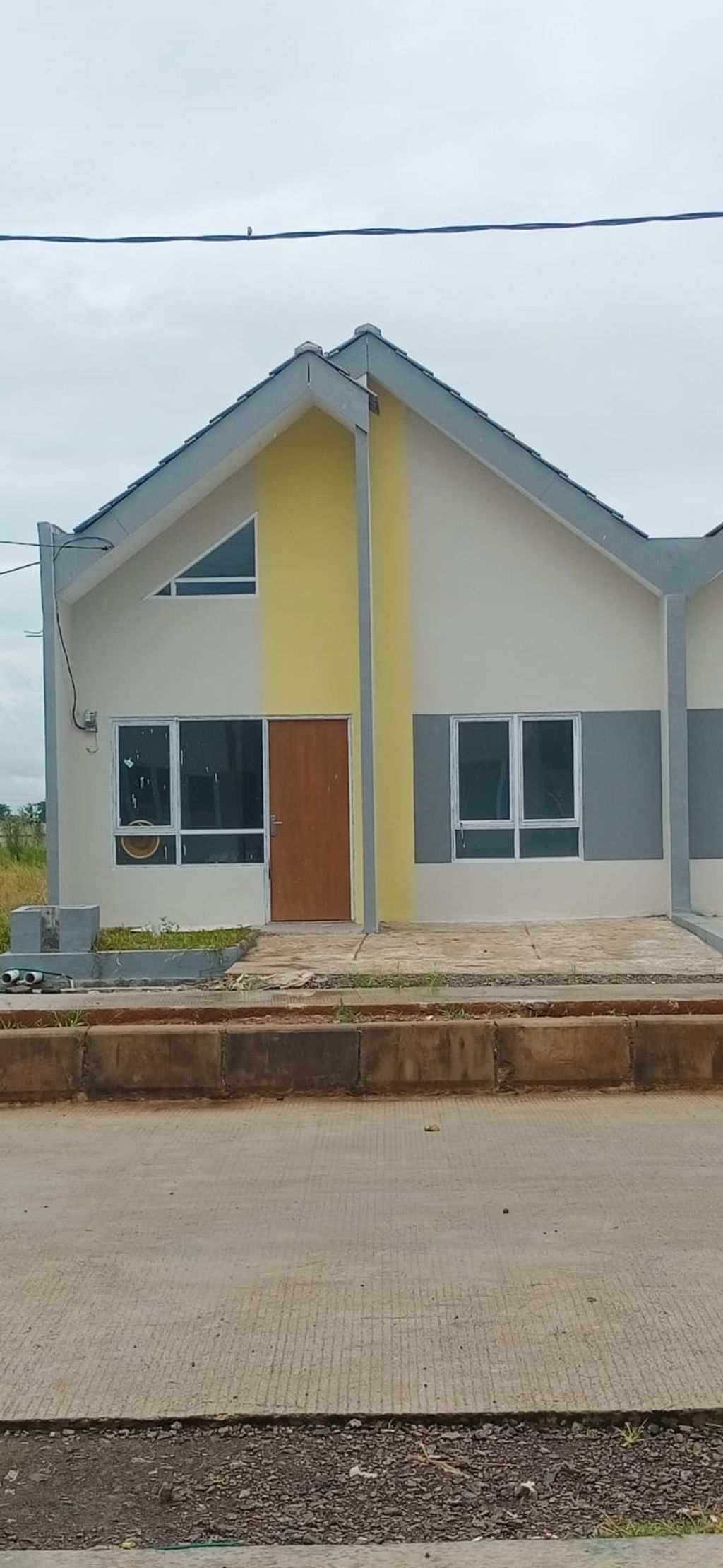 foto tampak rumah tipe 33/60 perumahan Puri Sava Sukamaju