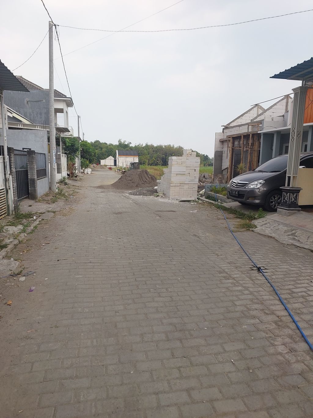 foto posisi tengah perumahan Bendung Regency Cluster Puri Kertajaya