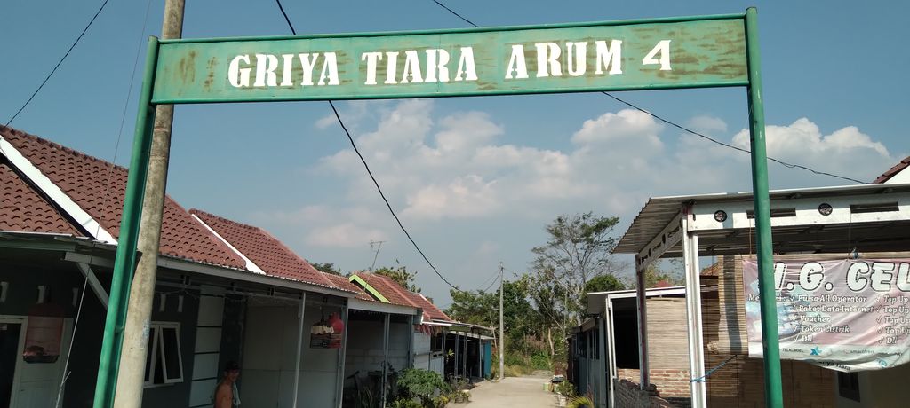 foto gerbang perumahan Griya Tiara Arum 4 Penusupan