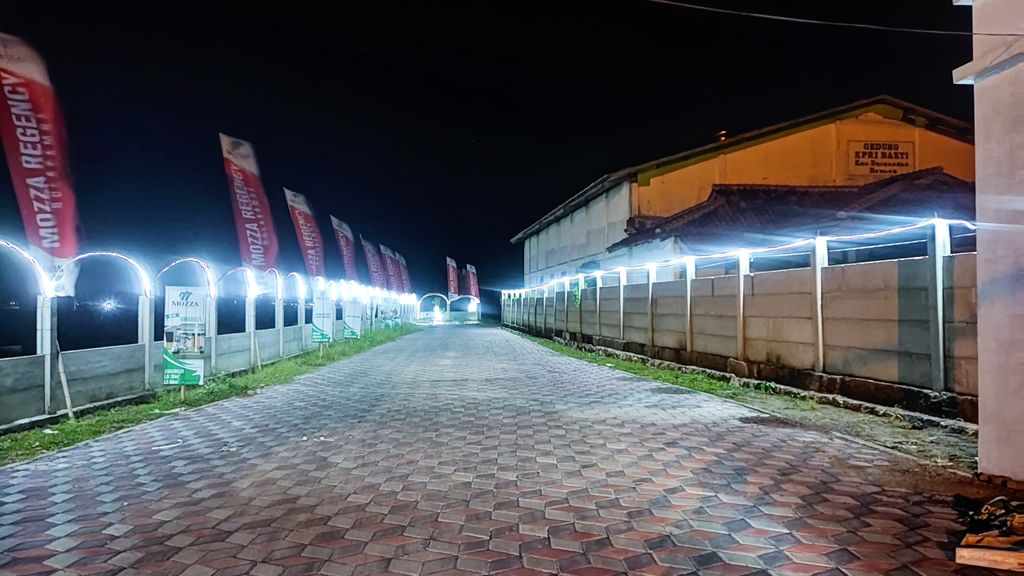 foto gerbang perumahan Mozza Regency