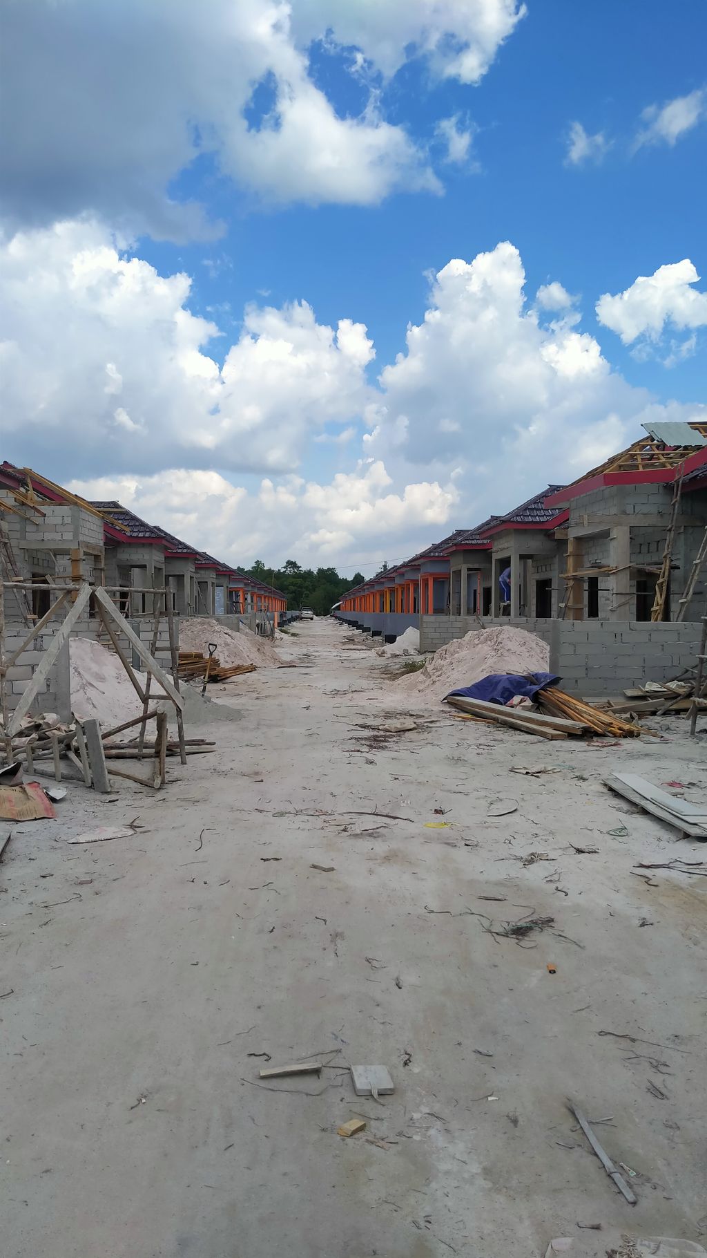foto posisi tengah perumahan LESTARI INDAH ARIFIN II