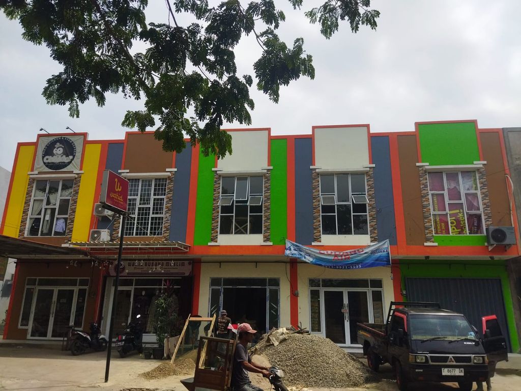 foto tampak rumah tipe Ruko perumahan DE'KERATON