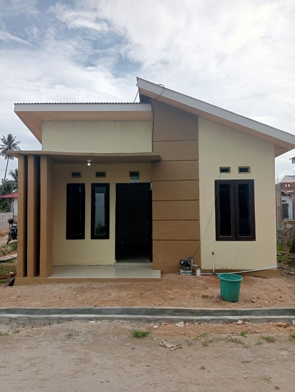 foto tampak rumah tipe blok E11 36/90 perumahan Griya Tunas Mandiri