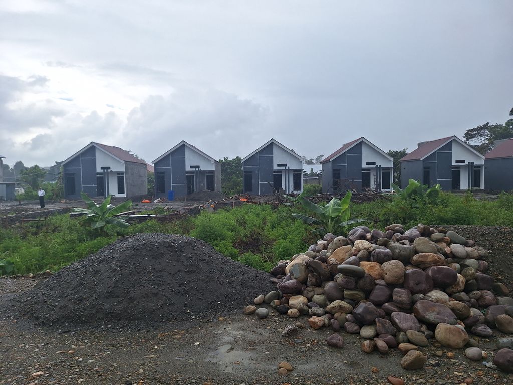 foto posisi tengah perumahan RAFFLESS RESIDENCE