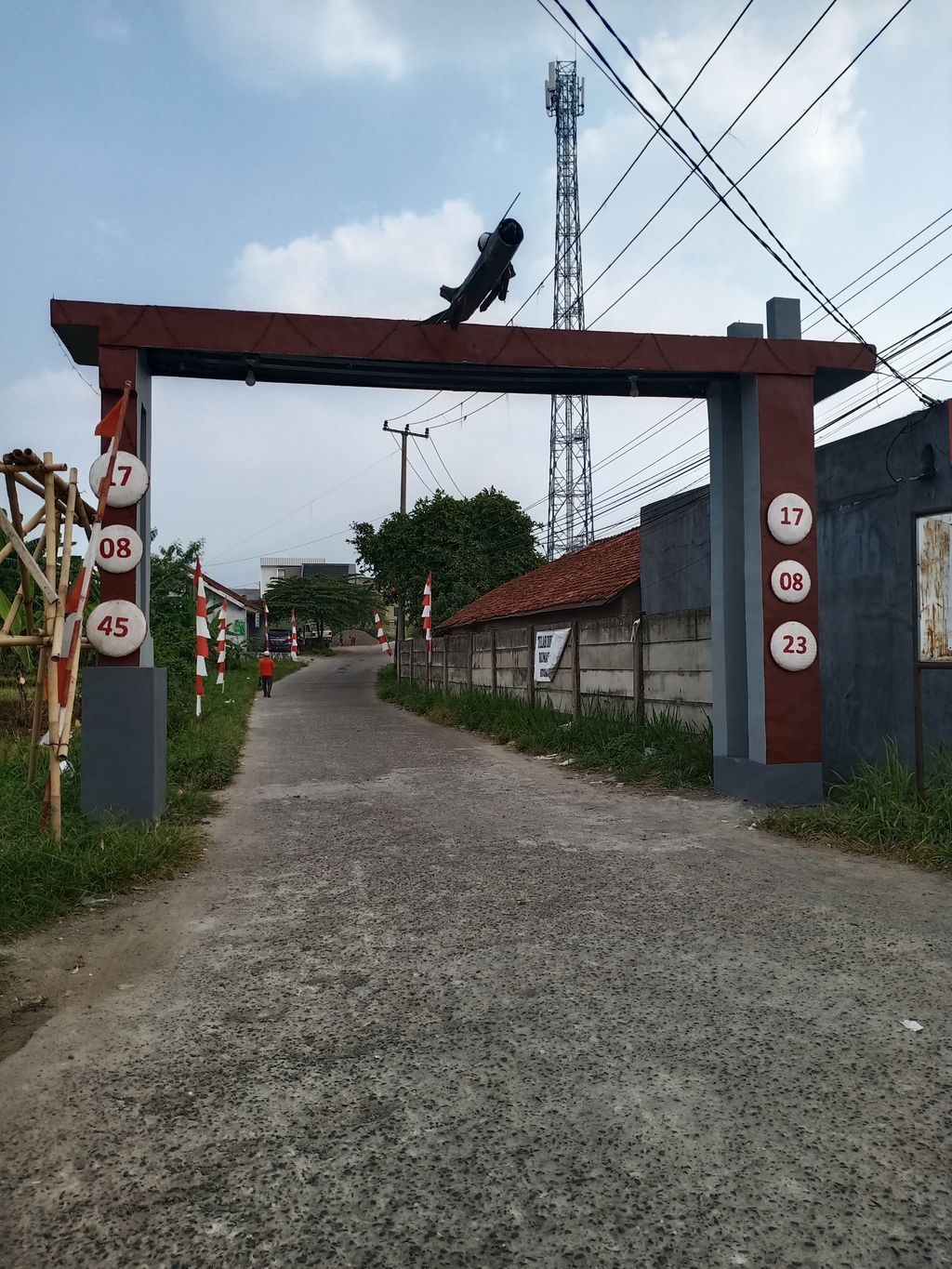 foto gerbang perumahan Tamansari Village