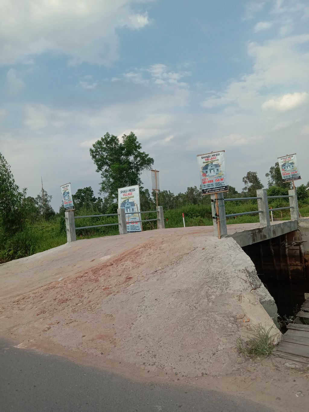 foto gerbang perumahan SHALLI MESSI VILLAGE