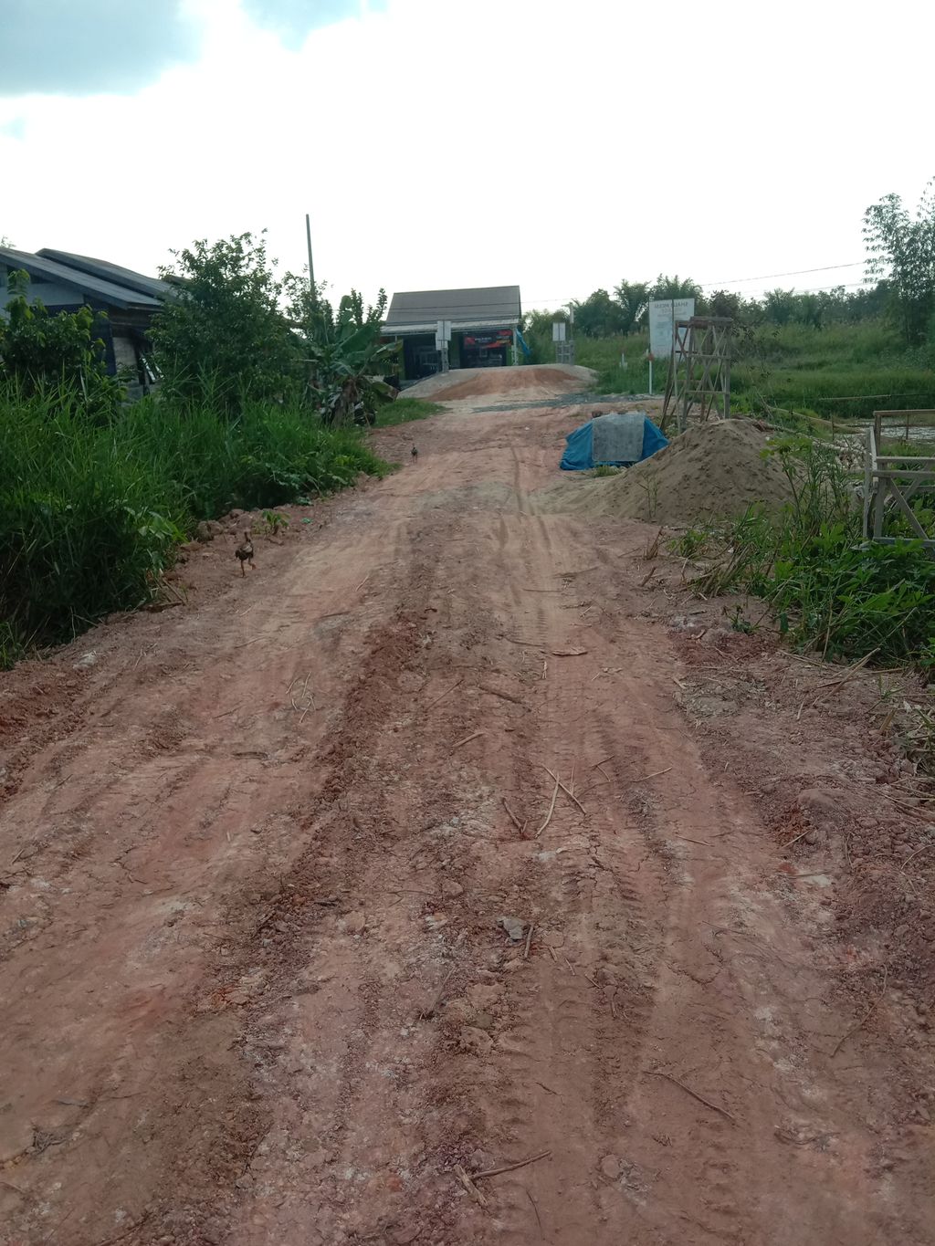 foto posisi tengah perumahan SHALLI MESSI VILLAGE