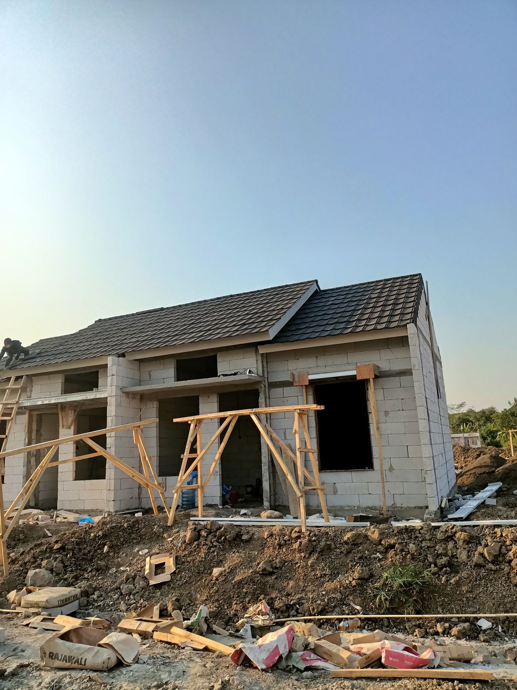 foto contoh rumah perumahan RUMAH NINGRAT KENDAL