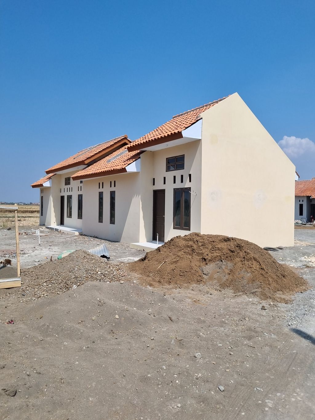 foto contoh rumah perumahan HOLLYWOOD BANGSRI II