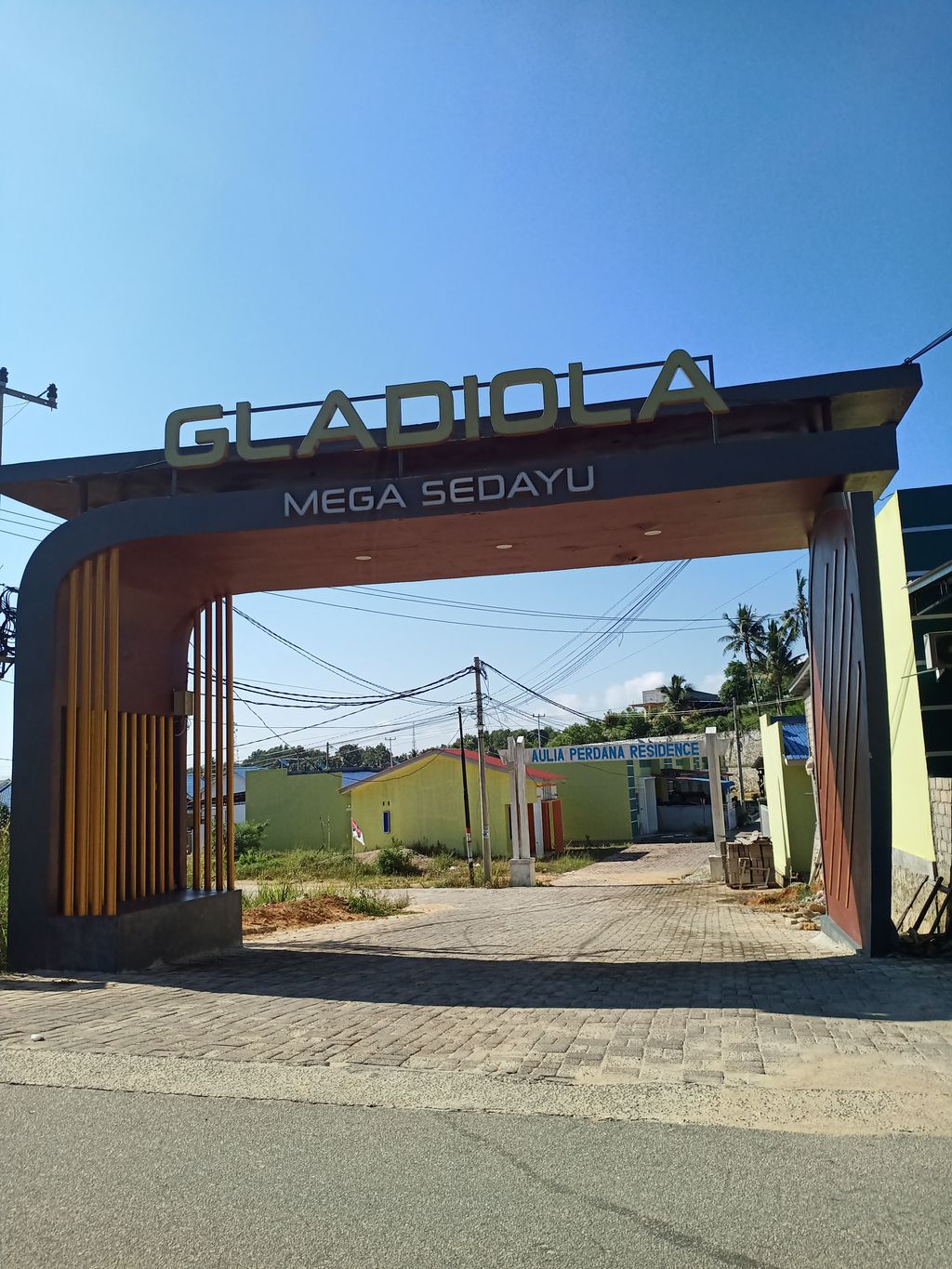 foto gerbang perumahan GLADIOLA 7