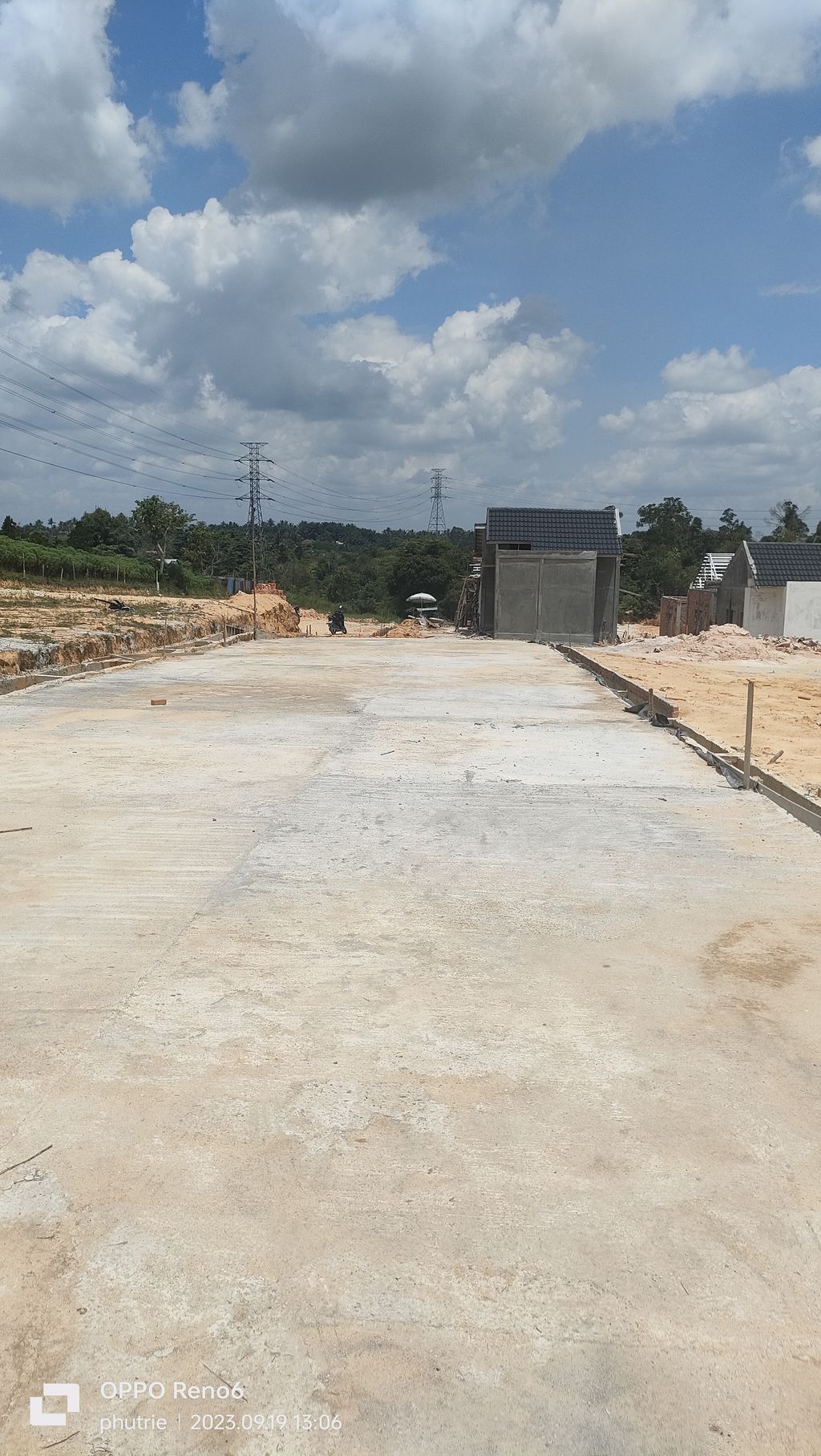 foto gerbang perumahan Ayana hill