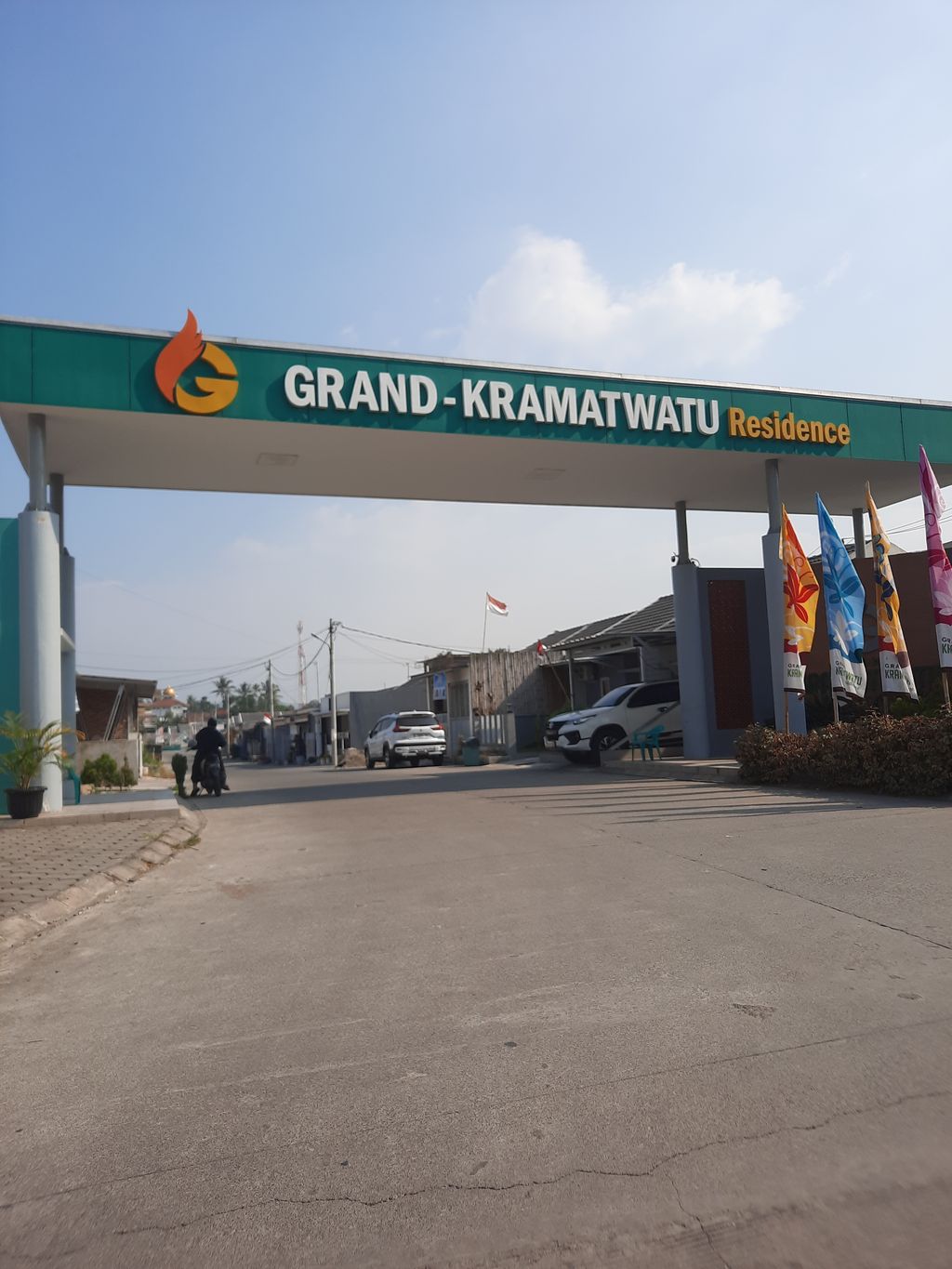 foto gerbang perumahan GRAND KRAMATWATU 4