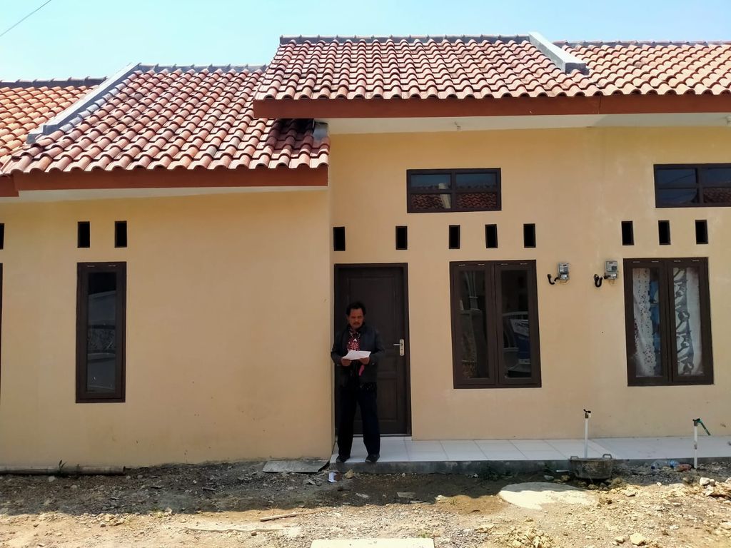 foto tampak rumah tipe 30 perumahan HOLLYWOOD BANGSRI II