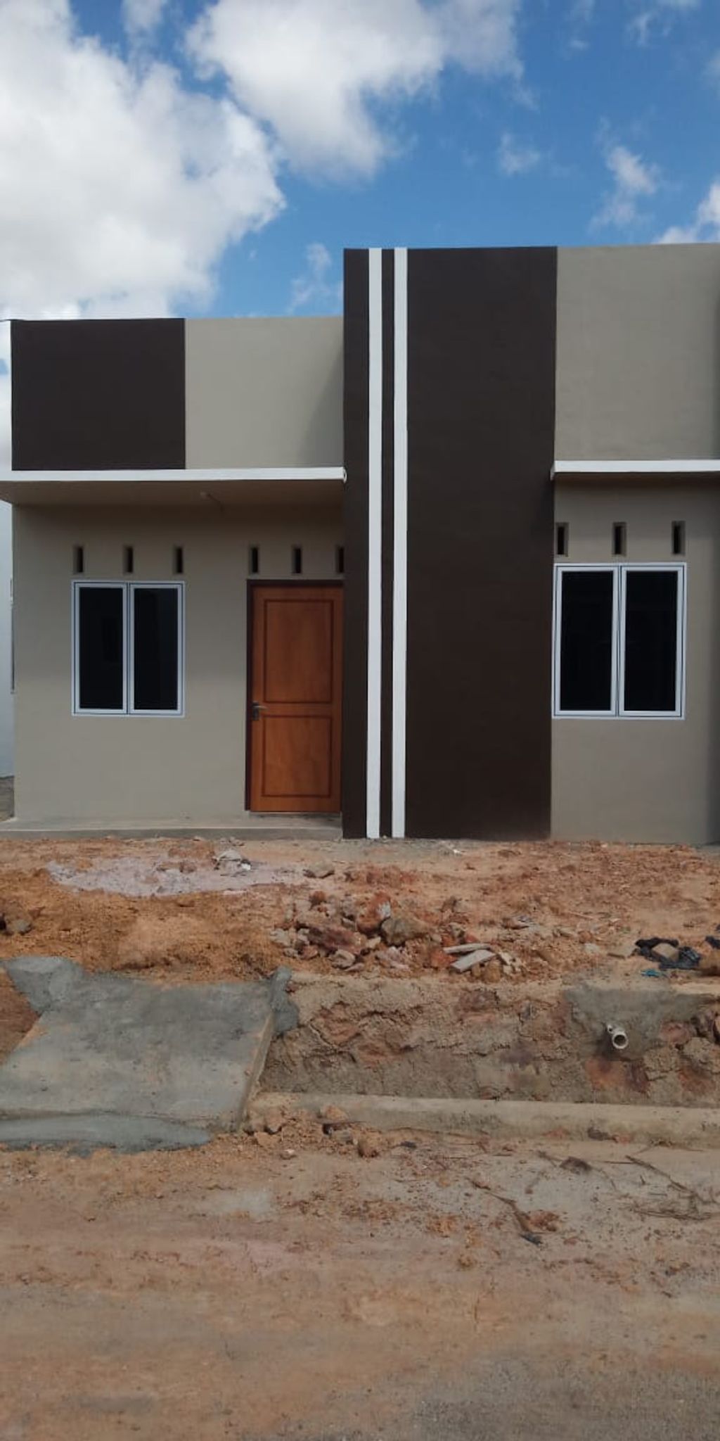 foto tampak rumah tipe 36/98 perumahan Dompak Indah Residence