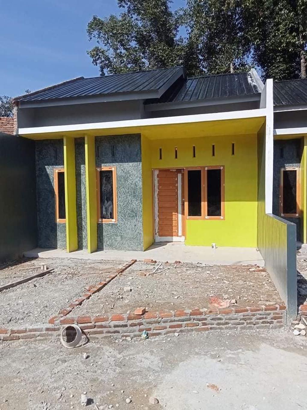 foto tampak rumah tipe 36 perumahan Gunung Emas Legiwo