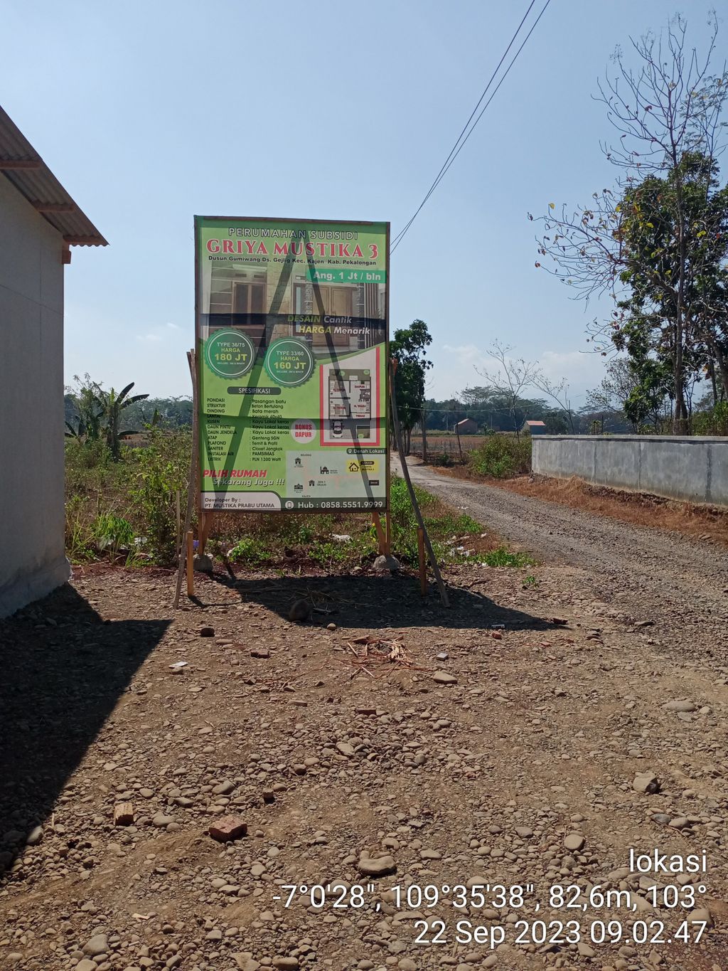 foto gerbang perumahan GRIYA MUSTIKA_3