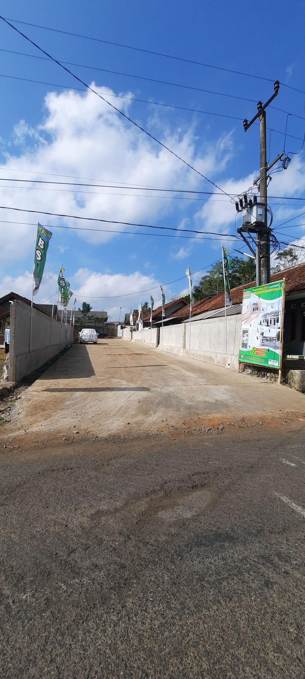 foto gerbang perumahan BSI CIGALONTANG