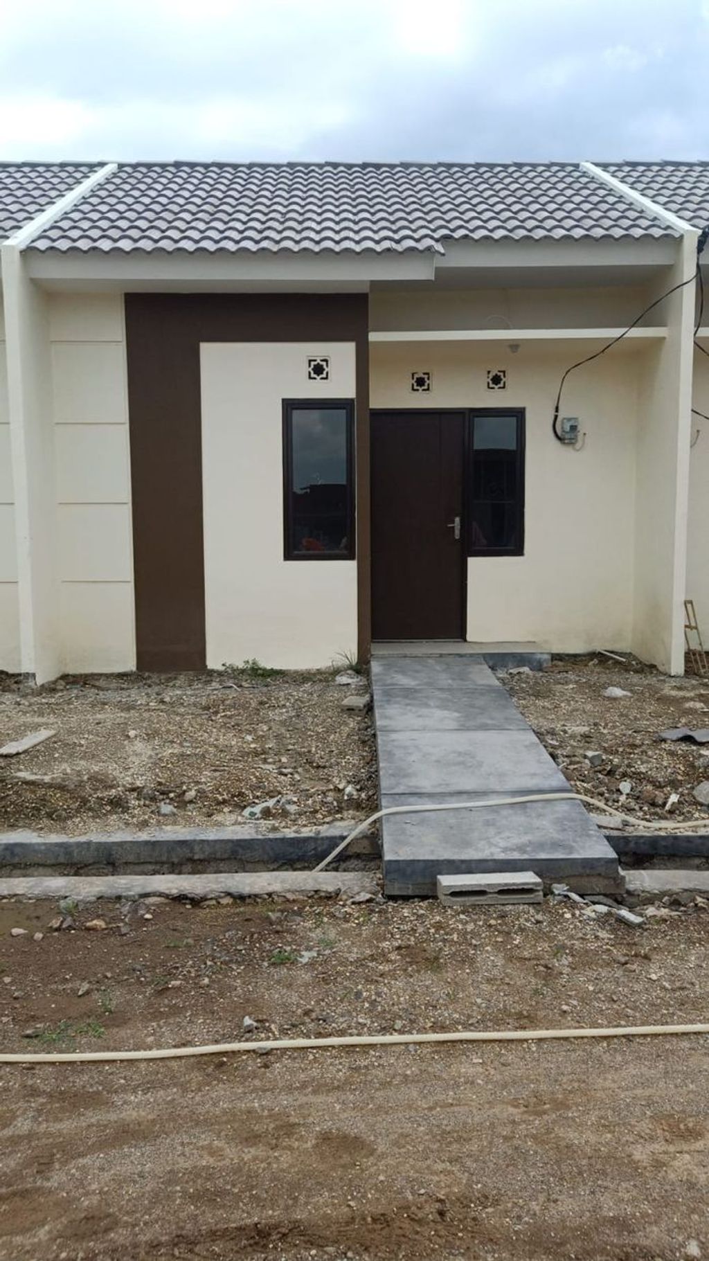 foto tampak rumah tipe 27/60 perumahan TAMAN CILEGON INDAH 4