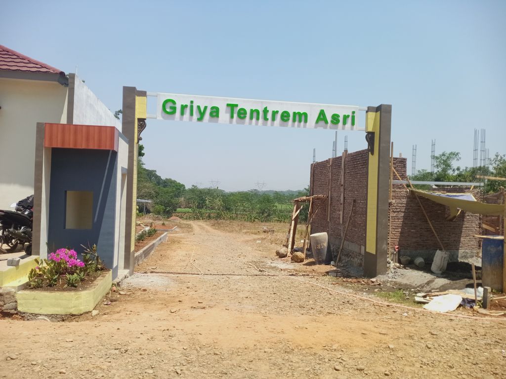 foto gerbang perumahan GRIYA TENTREM ASRI