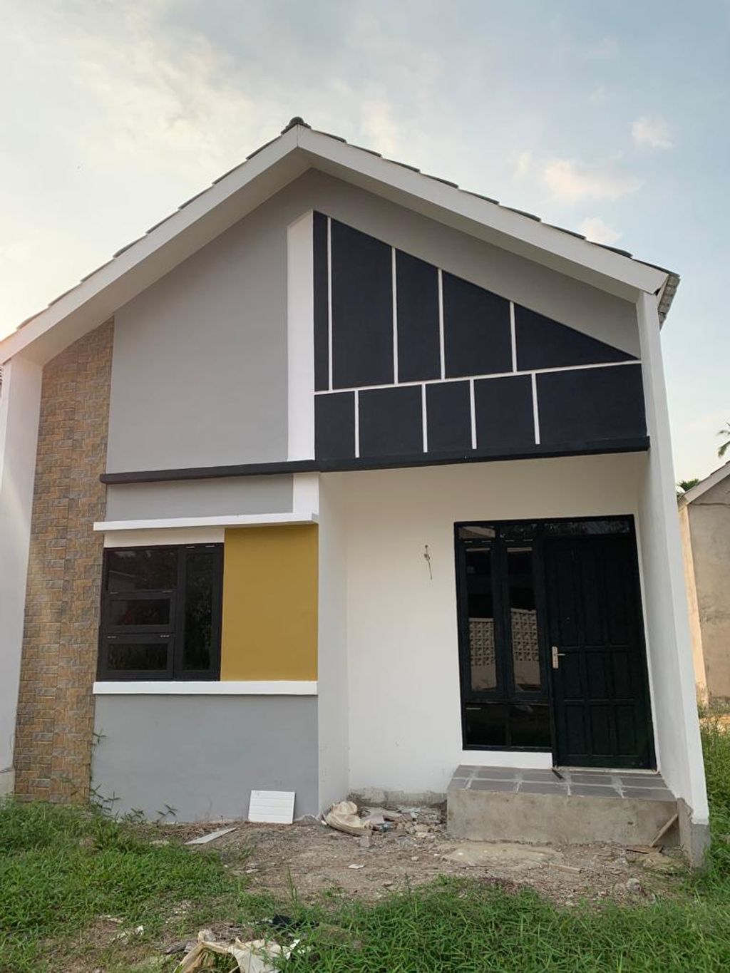 foto contoh rumah perumahan KATNIS ROYAL AMPERA TAHAP 2