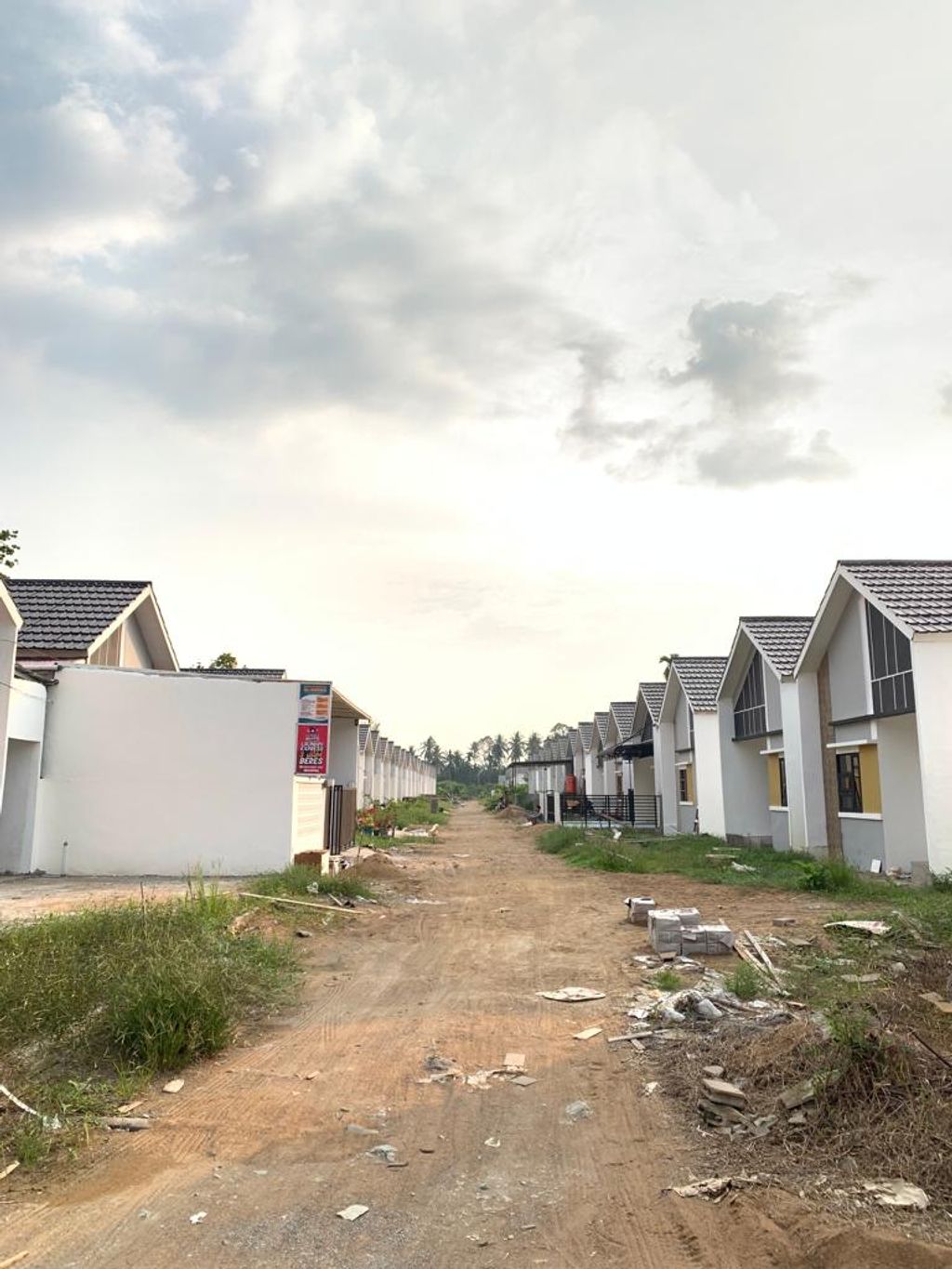 foto posisi tengah perumahan KATNIS ROYAL AMPERA TAHAP 2