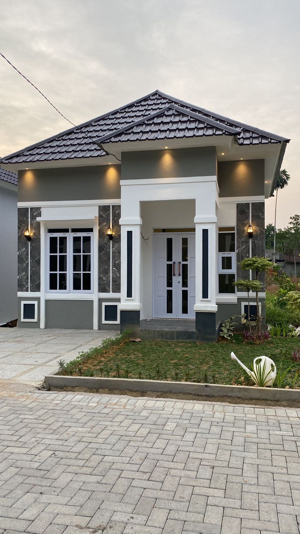 foto tampak rumah tipe TIFFANY & LA 8 perumahan TIFFANY & LA 8