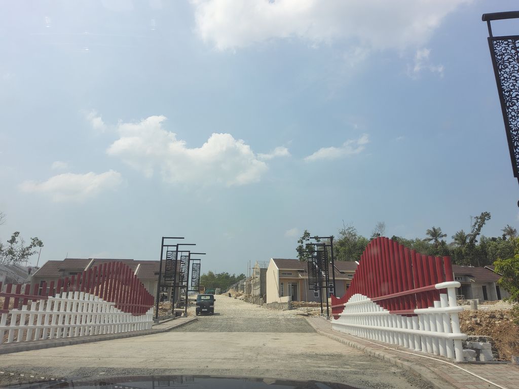 foto gerbang perumahan ROYAL GREEN LAND TAHAP 2