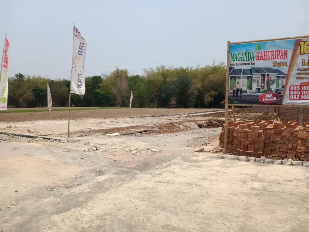 foto gerbang perumahan PERUMAHAN MAGANDA KAHURIPAN BEJEN