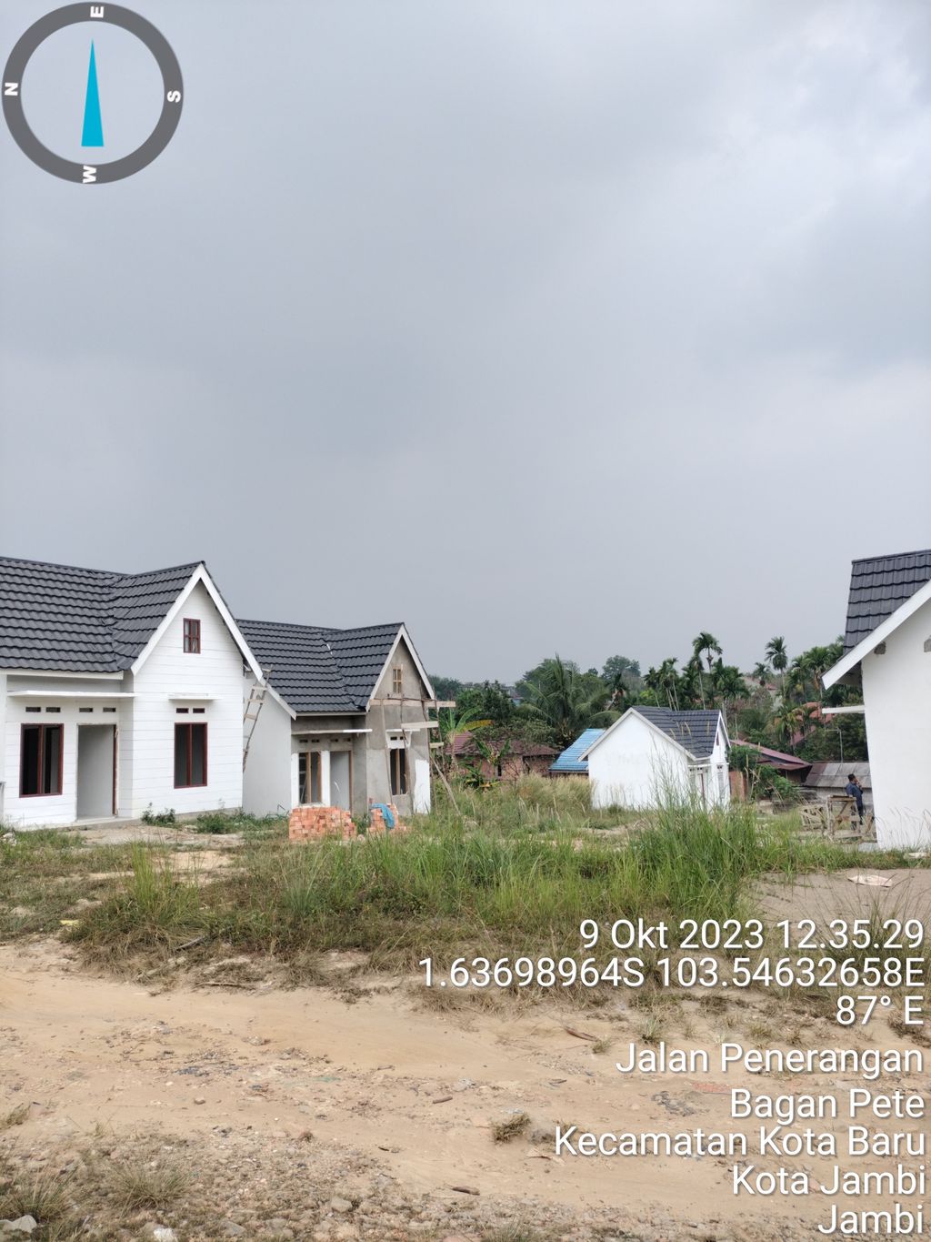 foto gerbang perumahan GRAHA LARASATI 3