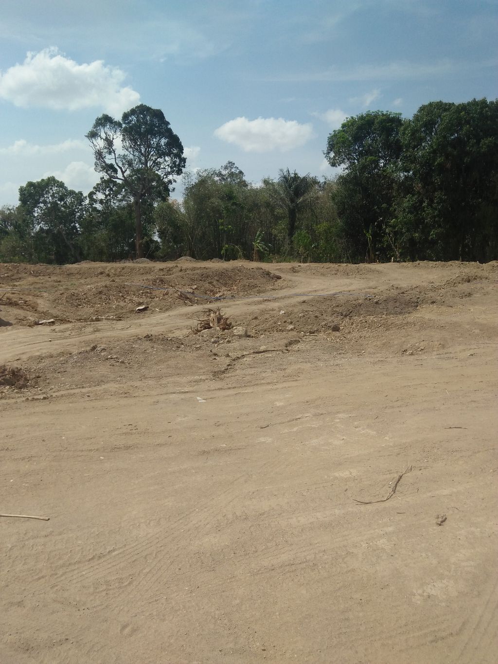 foto posisi tengah perumahan PLAMBOYAN RESIDENCE TAHAP II