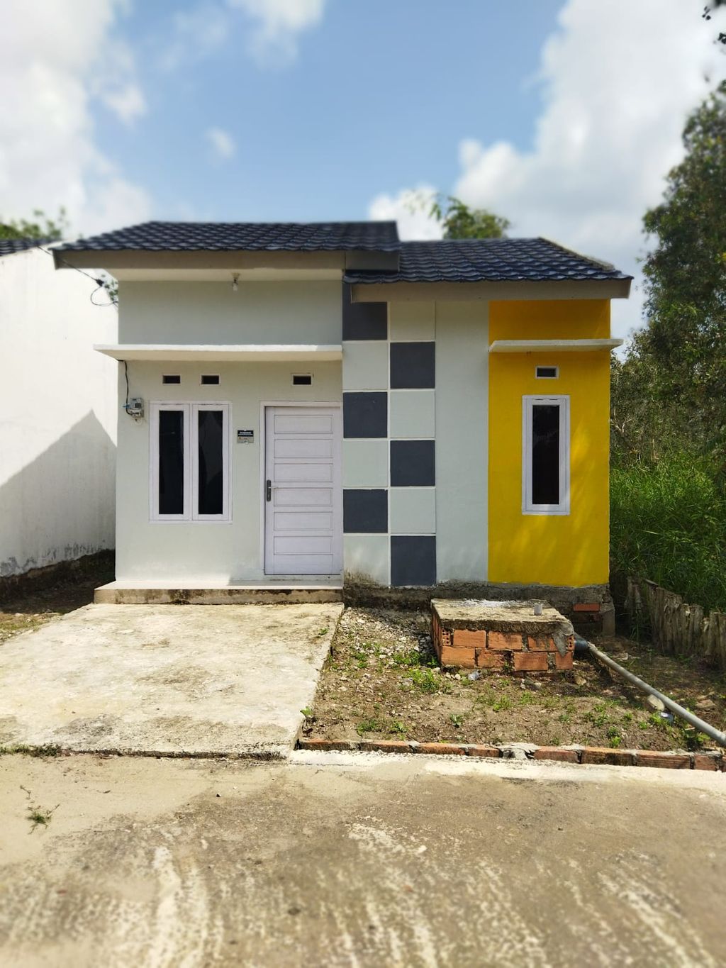foto tampak rumah tipe 36 M2 perumahan GRAND RIZKY BORANG.