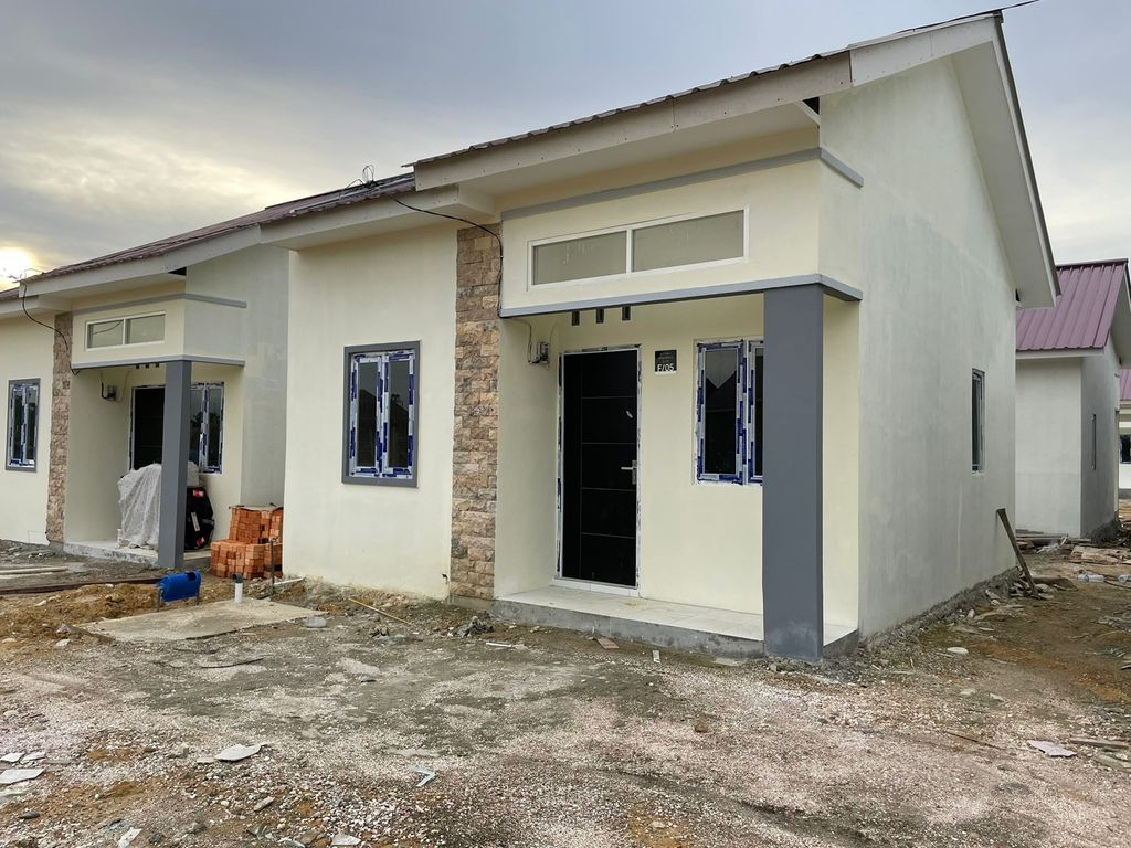 foto tampak rumah tipe 36 (7m x 15m) perumahan BORNEO RESIDENCE 3