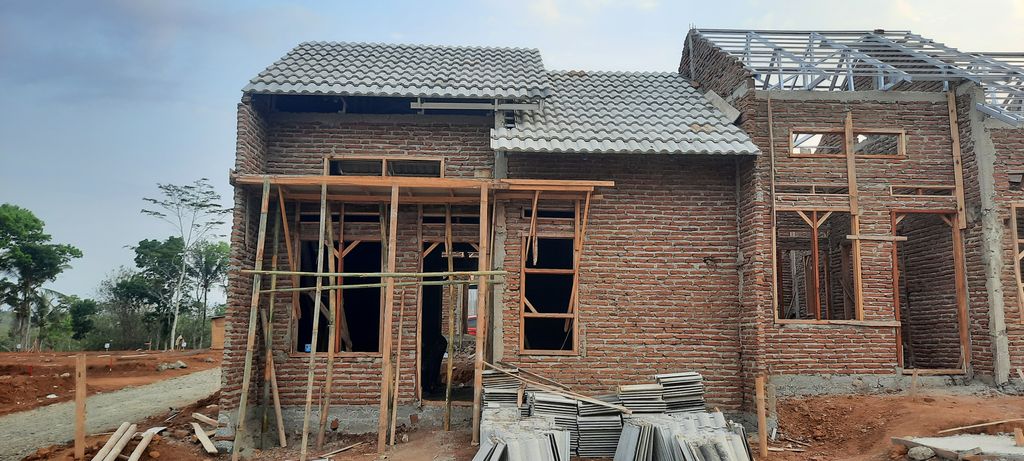 foto contoh rumah perumahan PURI WIRADADI 3