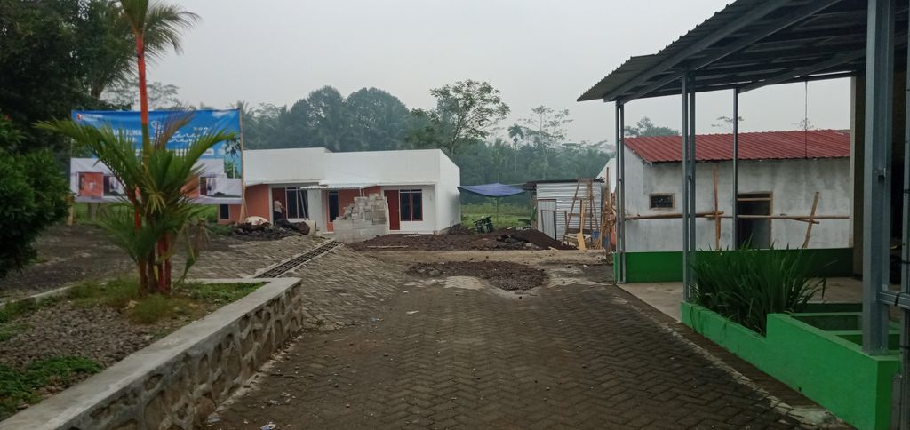 foto posisi tengah perumahan PERUMAHAN SUTERA SERAYU 2