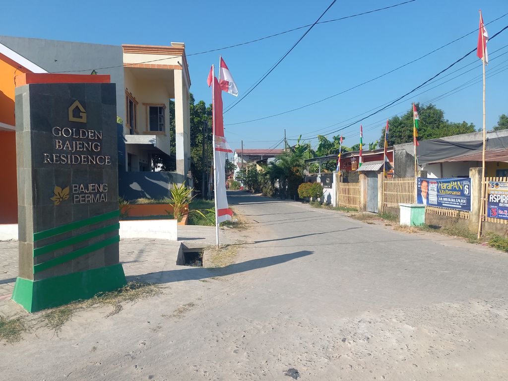 foto gerbang perumahan GOLDEN BAJENG RESIDENCE