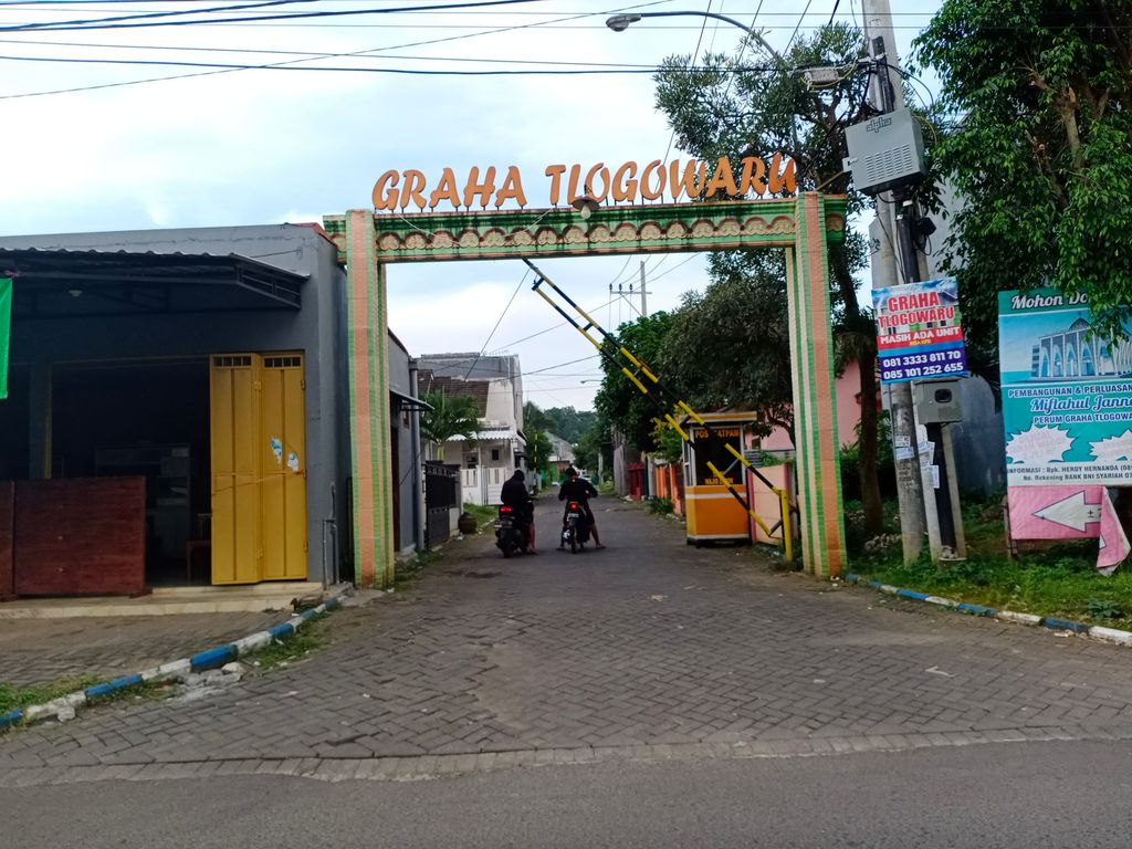 foto gerbang perumahan GRAHA TLOGOWARU KOTA