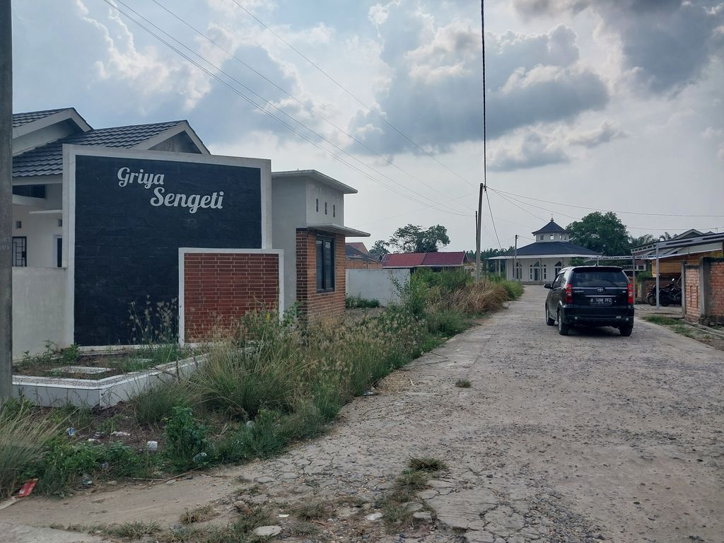 foto gerbang perumahan GRIYA SENGETI 1